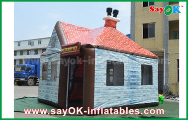 Tùy chỉnh 5 x 4m PVC khổng lồ Inflatable nhà Bar Plub với cửa sổ / ống khói