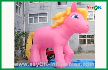 Ngựa màu hồng tùy chỉnh với đuôi màu vàng Nhân vật hoạt hình bơm lên Nhân vật hoạt hình cho bữa tiệc sinh nhật