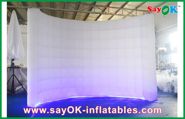 Lều sân đầy hơi / Lều gia đình đầy hơi tự đứng Blow-up tường ngăn chắn đầy hơi với đèn LED
