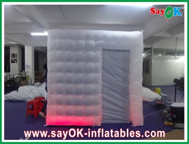 Bao vây gian hàng ảnh bơm hơi Gian hàng ảnh bơm hơi hấp dẫn cho đám cưới với máy thổi UL 2,4 X 2,4 X 2,5m